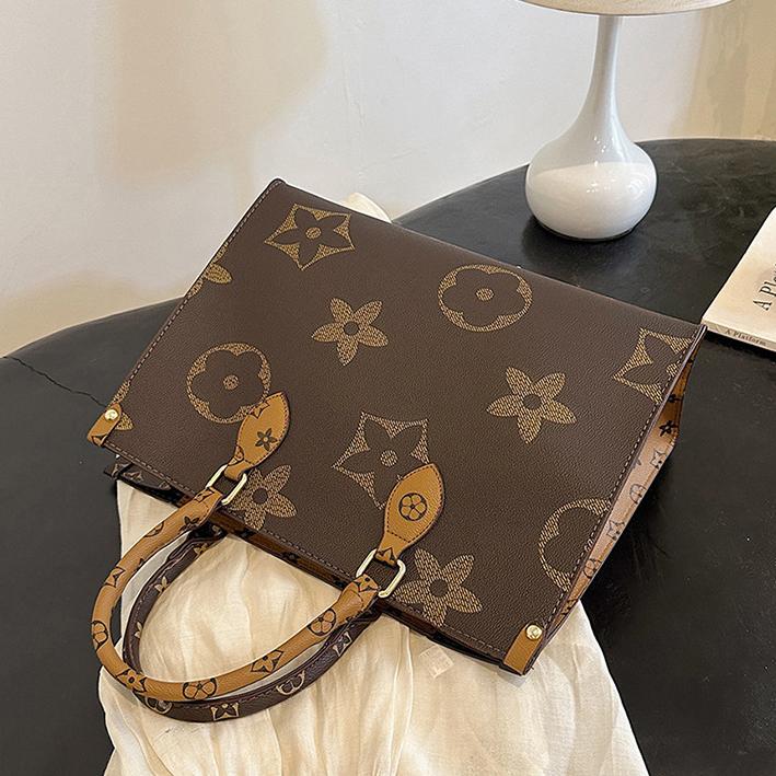 hot Free delivery designer shoulder bag Fashionable crossbody bag wear resistant dirt resistant simple and practical