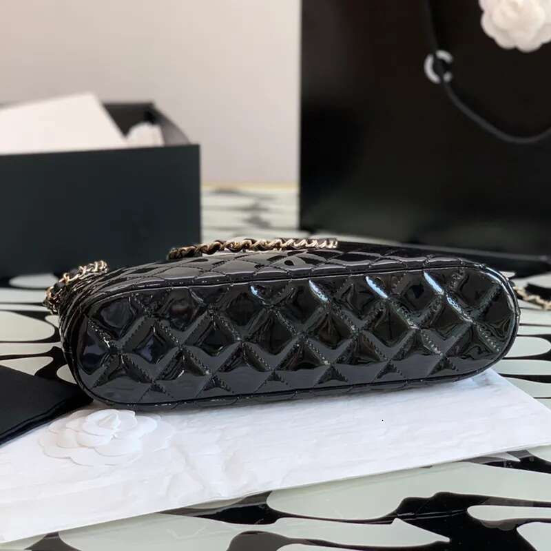 designer Genuine leather Shell Handbag 20CM Lady Chain bag Delicate knockoff