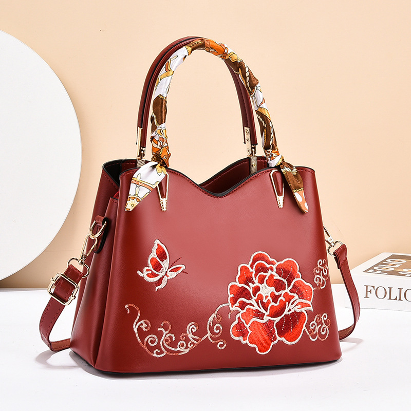 fashion New Women s Embroidery Bag Crossbody Bag High end Elegant Bridal Wedding Bag Designer Bag Luxury Bag Shoulder Bag