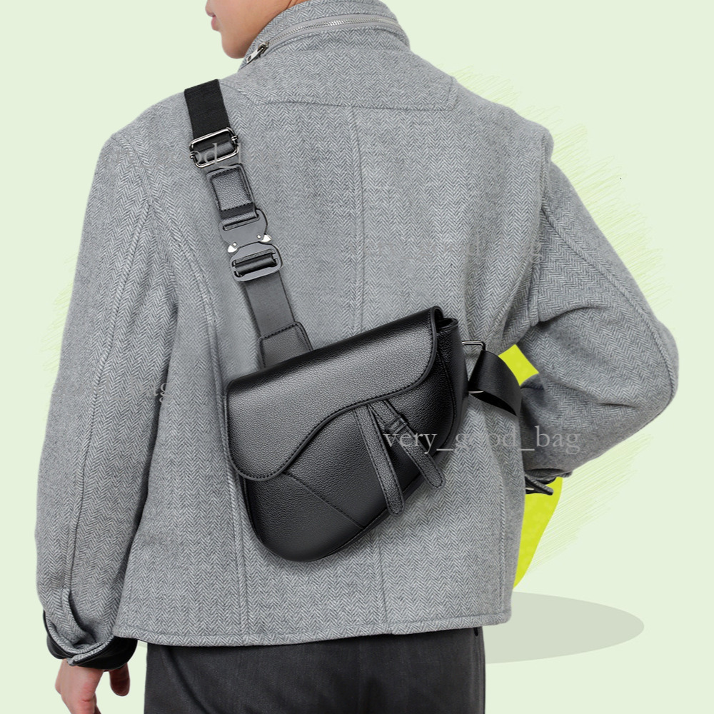 Men's Solid Color PU Leather Saddle Bag Shoulder Crossbody Chest Bag Stylish Durable Versatile Practical Casual Travel Fashionable Trendy dsaar