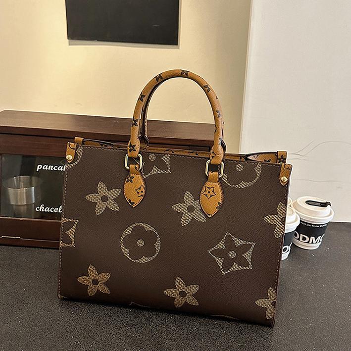 hot Free delivery designer shoulder bag Fashionable crossbody bag wear resistant dirt resistant simple and practical