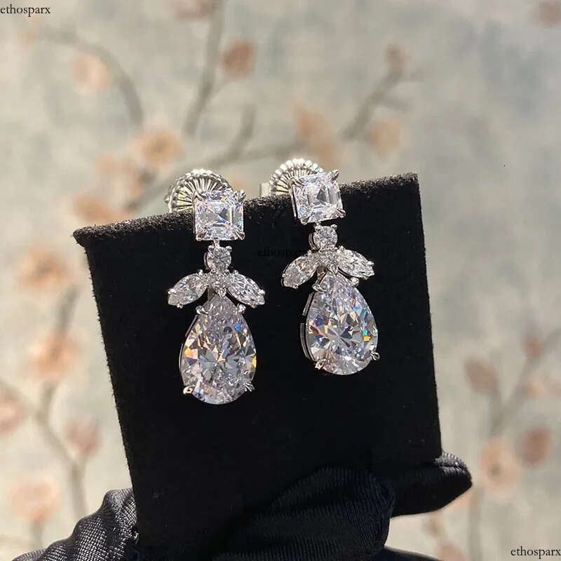 2024 Elegant Sparkling Dangle Earrings Jewelry Sterling Sier Water Drop Pear 5A Cubic Zircon CZ Dia Gemstones Party Eternity Women Earring Gift