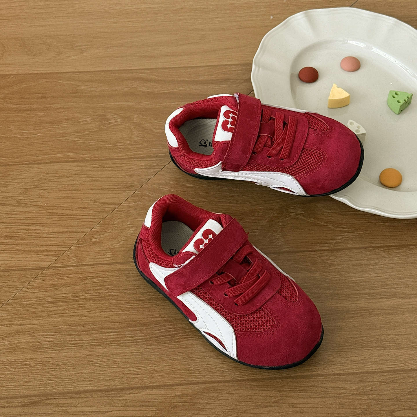 Fashionable and comfortable children's sports Designer shoes with soft soles anti slip men's and women's travel and leisure lightweight