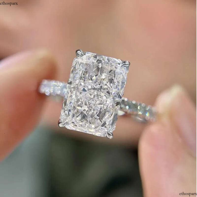 2024 Choucong Wedding Rings Elegant Jewelry Sparkling Pure 100% Sterling Sier Natural Moissanite Dia Gemstones Party Women Engagement Ring Gift