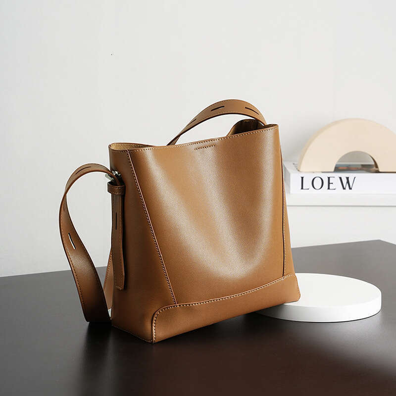 designer bag Luxury bag Women's Hot Sale New Large Capacity Crossbody Versatile Genuine Leather Shoulder High-end Commuter Bucket Bag