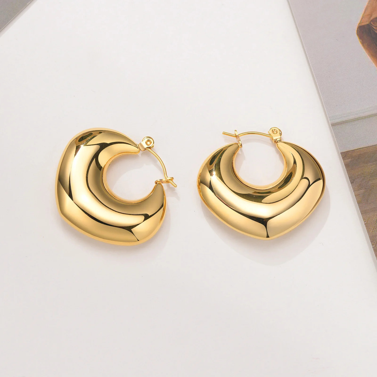 Stainless Steel Hollow Geometric Earrings Womens Heart Earrings 30mm Size Fashion Mother Gifts 250930
