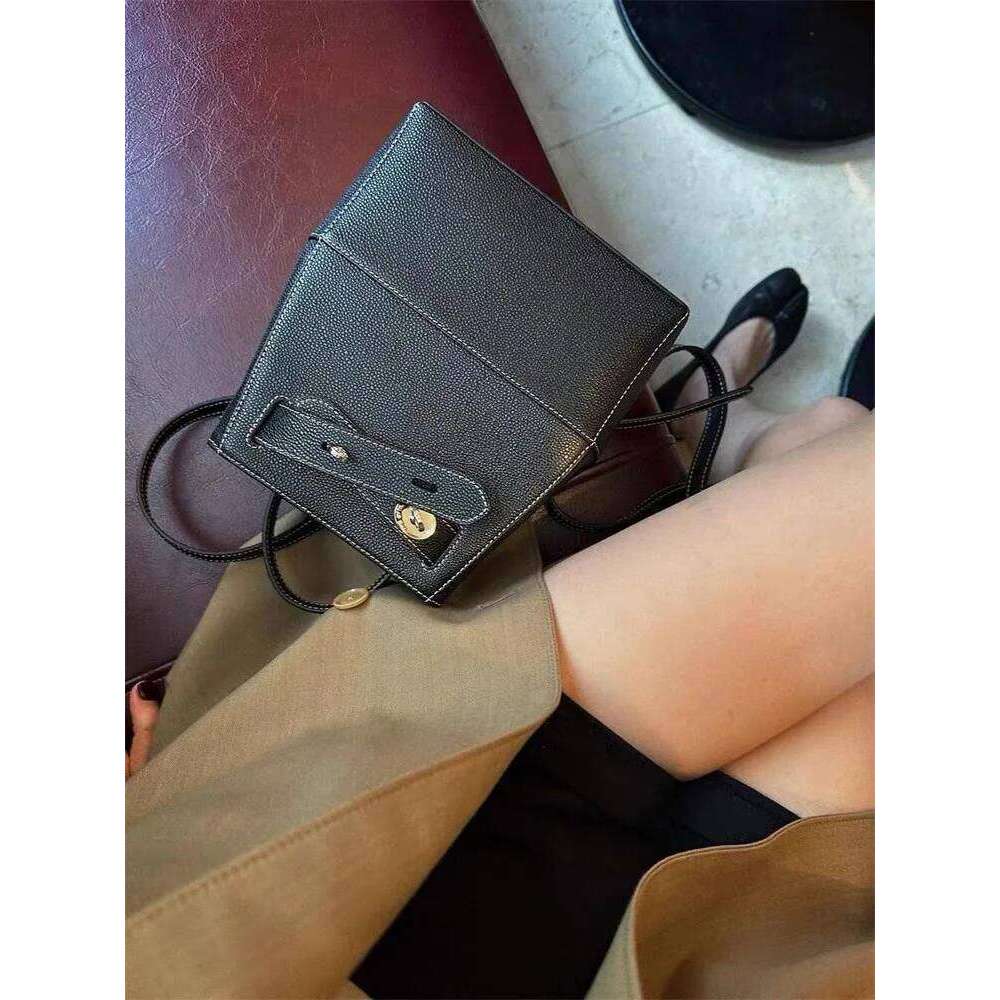 Designer Bags Modern Neutral Metal Commuter Handbag Versatile Bloggers Bag Small Size Artificial Leather Hot Selling