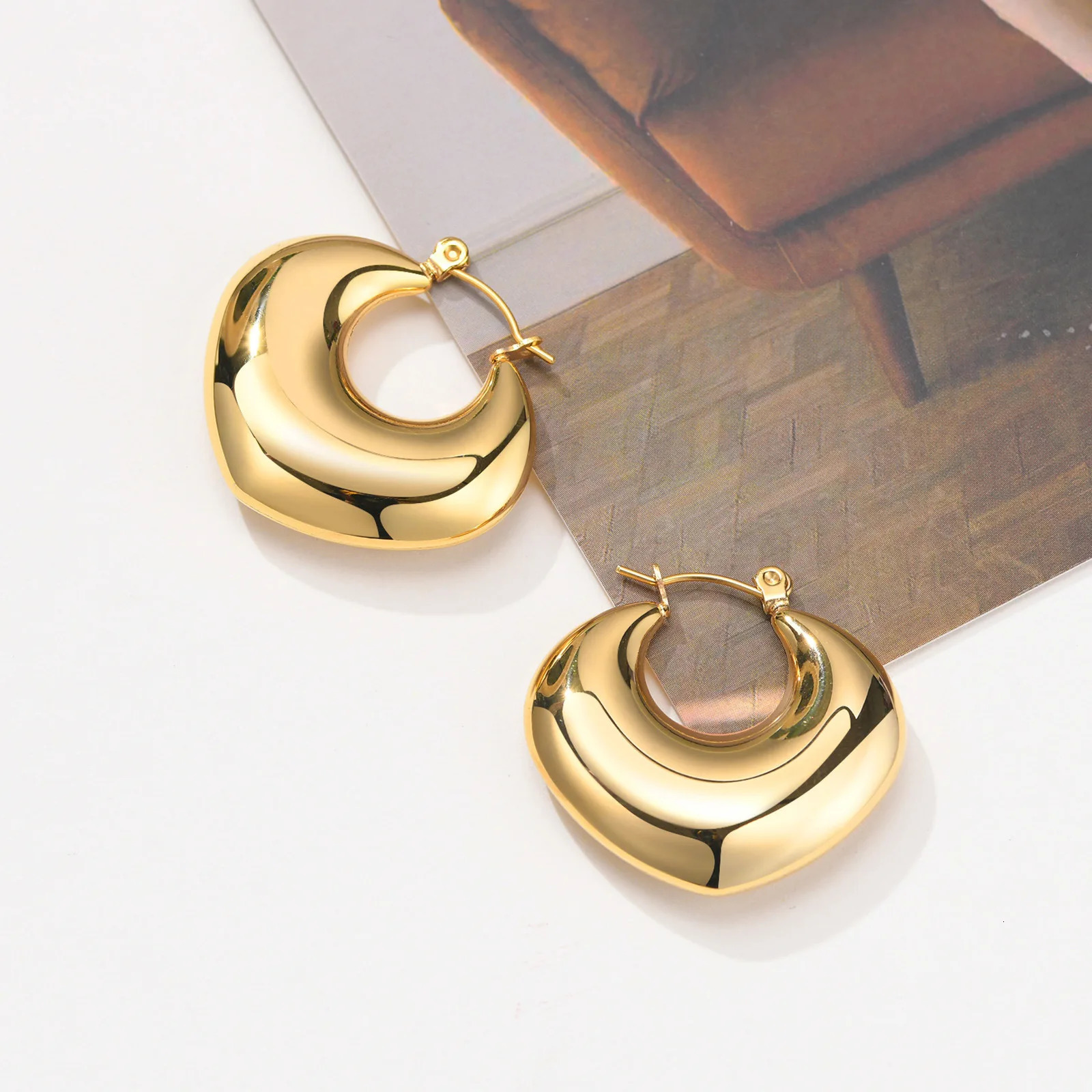 Stainless Steel Hollow Geometric Earrings Womens Heart Earrings 30mm Size Fashion Mother Gifts 250930