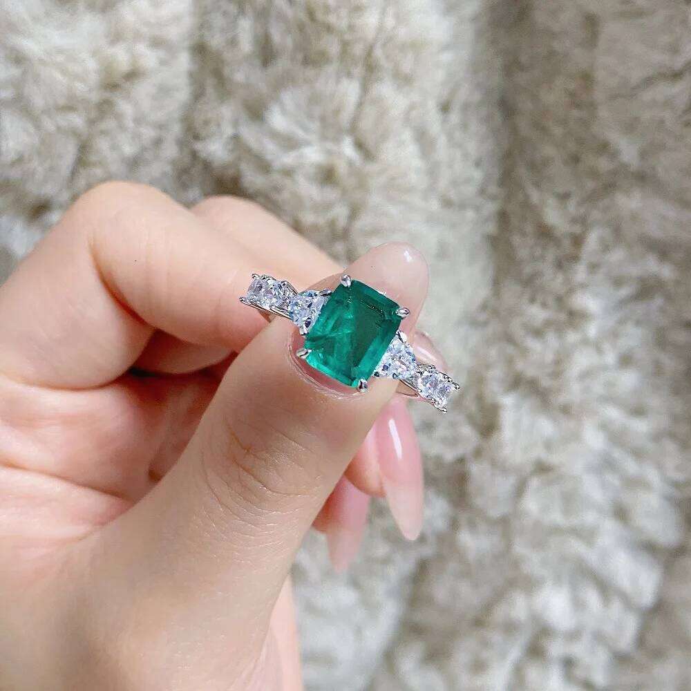 Solid Platinum PT950 Women's Emerald Cotton Muzuo Seiko Caibao Moissanite Dia Ring