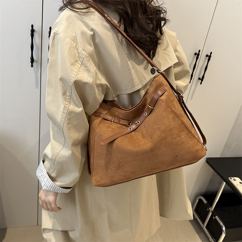 Designer Fashion Large Capacity Handbag 2025 New Multi functional Backpack Simple Casual Shoulder Bag