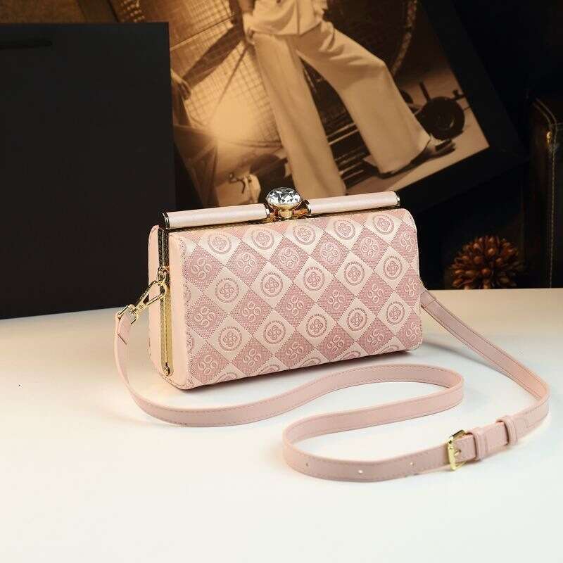 Luxury bag New Fashion Clip Underarm Niche Design Baguette Exquisite Light Genuine Leather Single Shoulder Crossbody Bag for Women