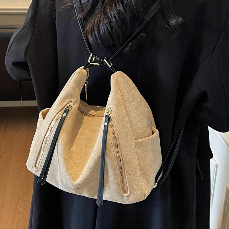 Designer Retro Women's Commuter Handbag 2025 New Autumn/Winter Single Shoulder Crossbody Bag Leisure Multi functional Backpack