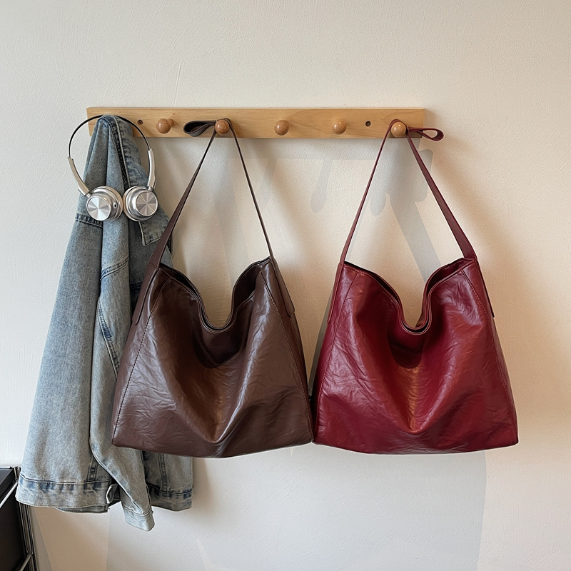 Leisure and minimalist shoulder bag, new women's niche design, fashionable, versatile, durable, multi-functional, lightweight handbag for daily w