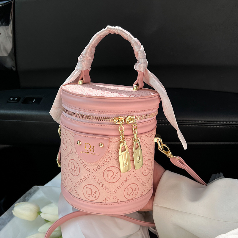 Luxury Brand Designer Bag 2023 New Autumn Winter Women's Bag High-End Niche Cylinder Handbag Bucket Bag Versatile Popular Crossbody Bag