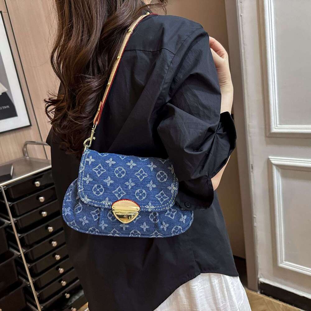 New Womens Designer Bags Denim Fabric Vintage Underarm Large Capacity Lock Buckle Single Shoulder Crossbody Fashion Women's Bag