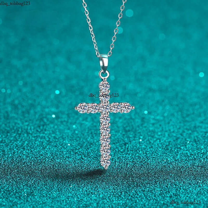 Iced Out D VVS1 Pendant for Men Solid Sier Engagement Jewelry Gift Moissanite Womens Cross and Necklace