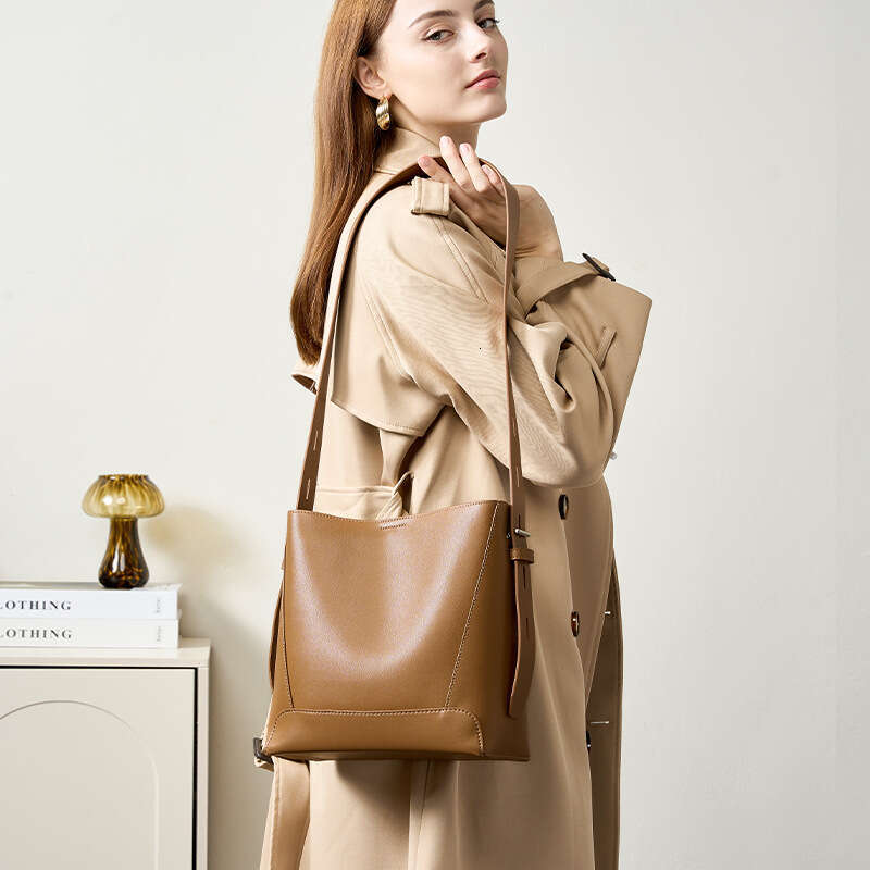 designer bag Luxury bag Women's Hot Sale New Large Capacity Crossbody Versatile Genuine Leather Shoulder High-end Commuter Bucket Bag