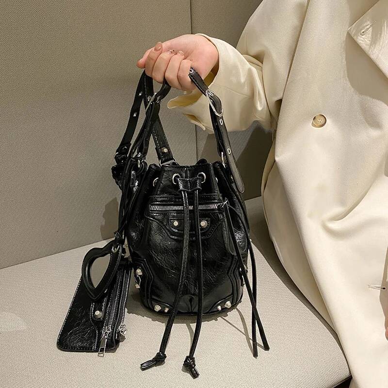 Crossbody female new heavy industry locomotive wind rivet tide pump with bucket fashionable shoulder bag high-quality