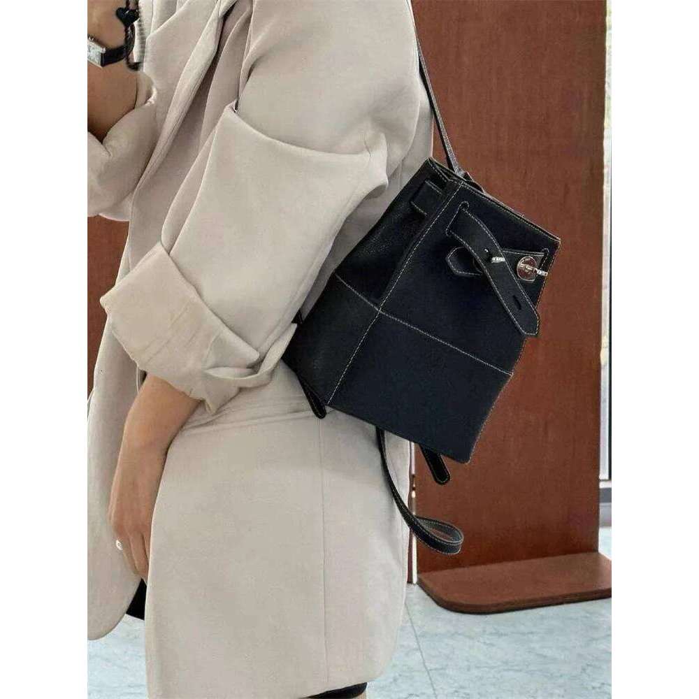 Designer Bags Modern Neutral Metal Commuter Handbag Versatile Bloggers Bag Small Size Artificial Leather Hot Selling