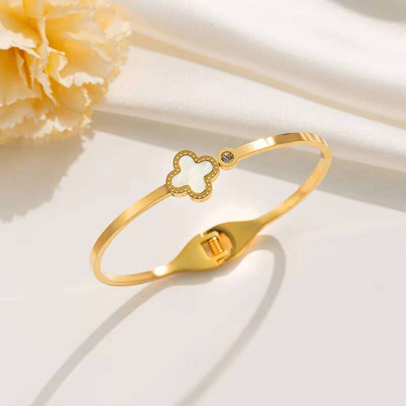 Clover Roman Numerals Waterproof moissanite chain Pvd sterling silver Gold Plated Fashion Jewelry Bracelet Women's Bangle