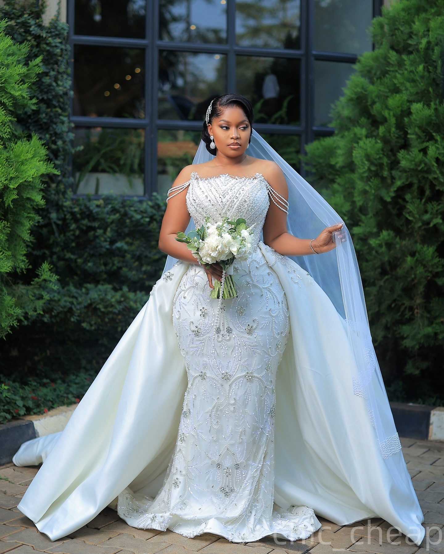 2025 Aso Ebi Plus Size Ivory Mermaid Wedding Dress Beaded Crystals Lace Detachable Train Satin Sparkly Bridal Gowns Dresses robe de mariee ZHJ044