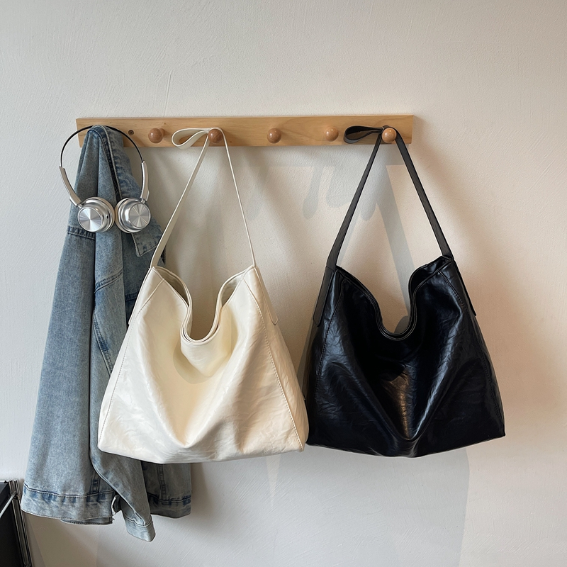 Leisure and minimalist shoulder bag, new women's niche design, fashionable, versatile, durable, multi-functional, lightweight handbag for daily w