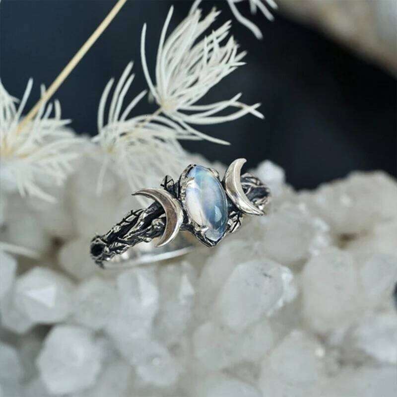 New Ethnic Style Moonstone for Woman Bohemian Retro Crescent Ring Simple Female Engagement Jewelry Wedding Wholesale