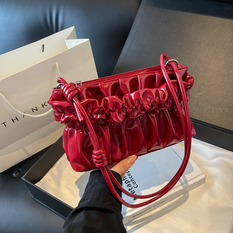 Designer bags pink portable shoulder bag women's 2024 summer new fashion versatile pleated cloud chain messenger bag