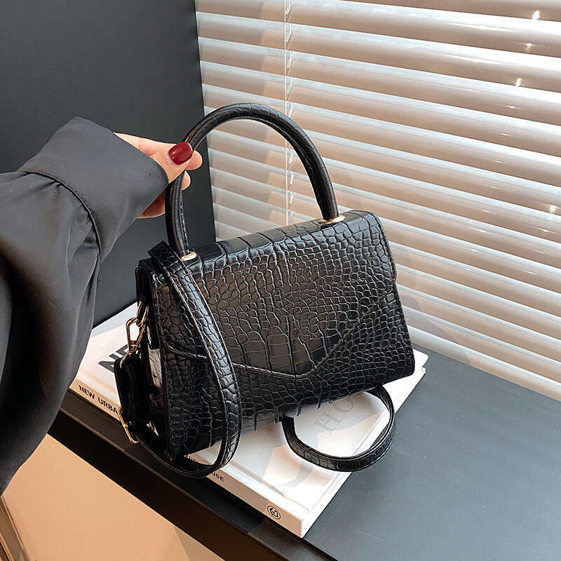 Women's 2025 New Crossbody Niche Handbag Small Square Elegant Versatile Fashion Single Shoulder Crocodile Pattern Baguette Bag