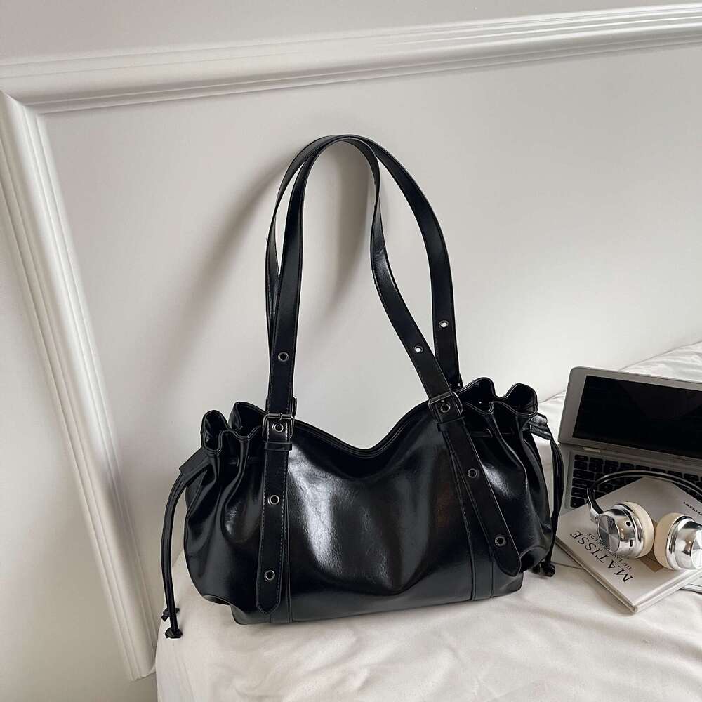 designer bag Luxury bag Large Capacity Commuter Tote for Women with Oily Skin, New Fashionable Versatile Casual Underarm Bag, Shoulder Bag
