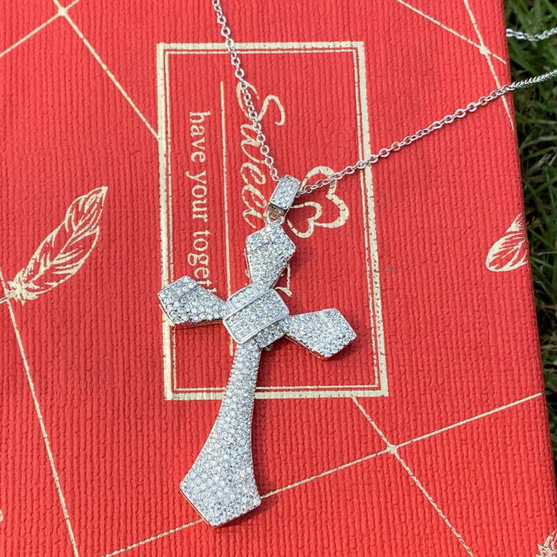 Hip Hop Stunning New Arrival Top Selling Jewelry Sterling Sier Pave White 5A CZ Gemstones Party Cross Pendant Women Necklace