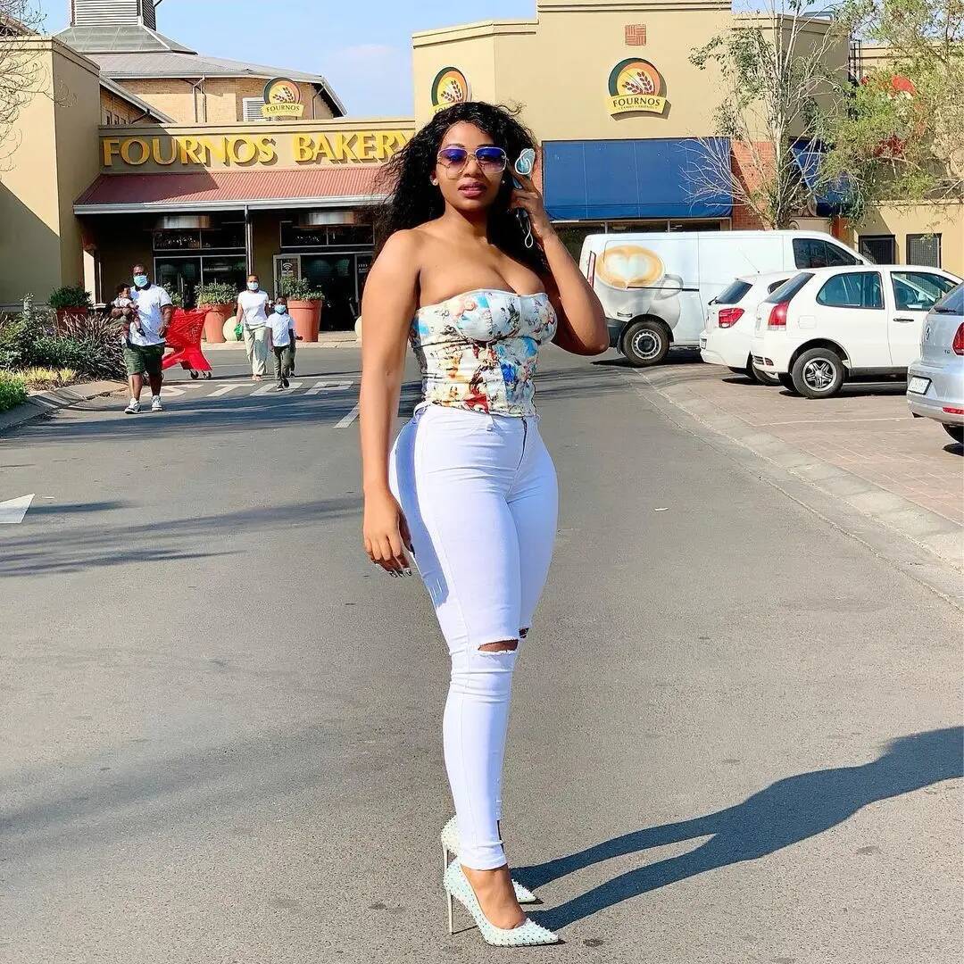 2023 Spring New Women's White High Waist Ripped Jeans Fashion Slim Stretch Denim Pencil Pants Casual Female Clothing S-3XL dongdumaoyi