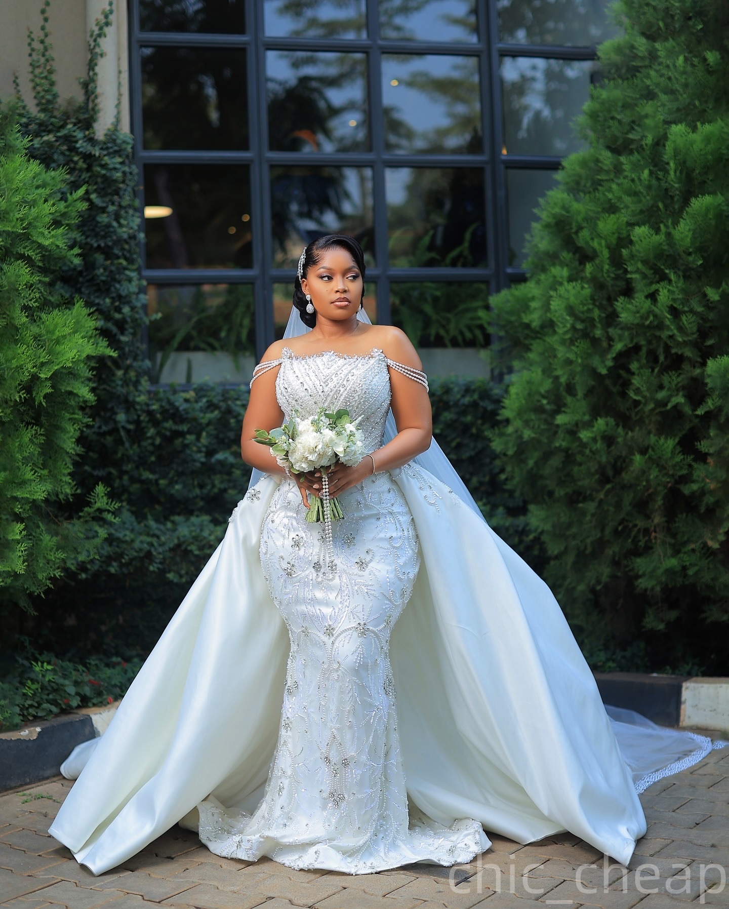 2025 Aso Ebi Plus Size Ivory Mermaid Wedding Dress Beaded Crystals Lace Detachable Train Satin Sparkly Bridal Gowns Dresses robe de mariee ZHJ044