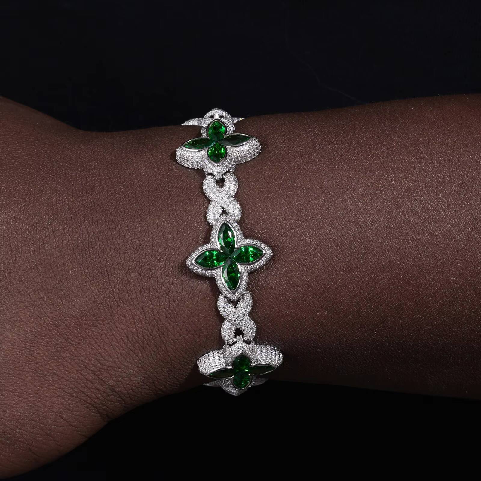 Fashion 21mm 925 pure silver color horse eye shape VVS moissanite diamond four-leaf clover infinite hollow Cuban chain bracelet.