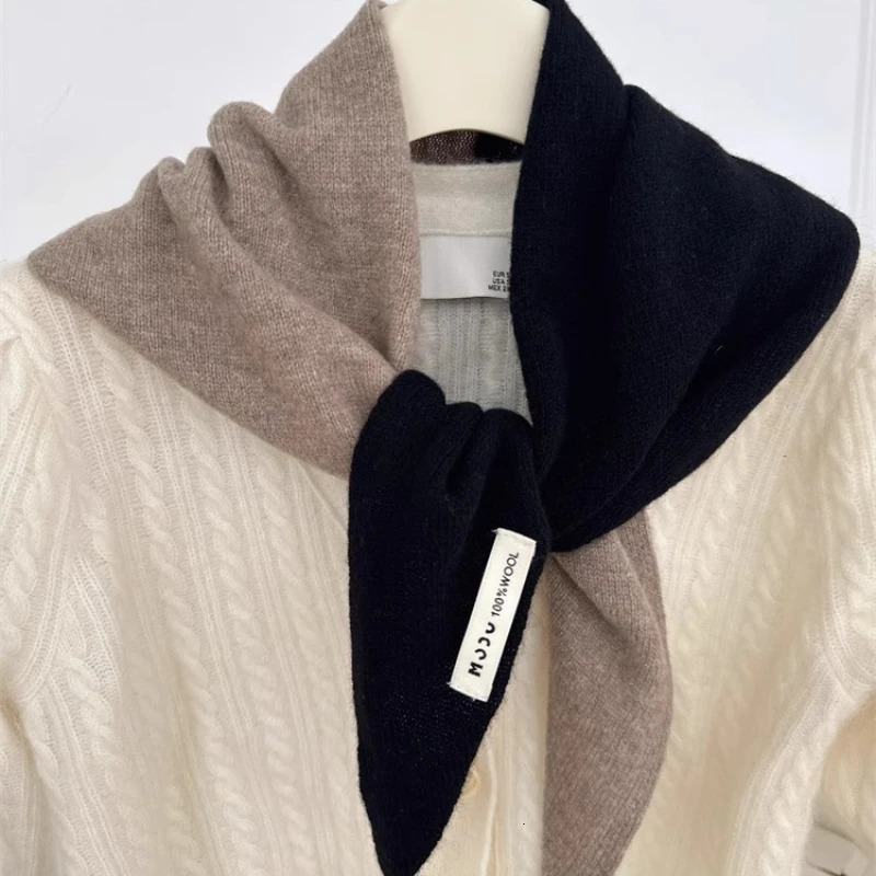 Colorblock striped triangle scarf wool niche triangle shawl womens knitted scarf multifunctional warm knitted scarf 250930