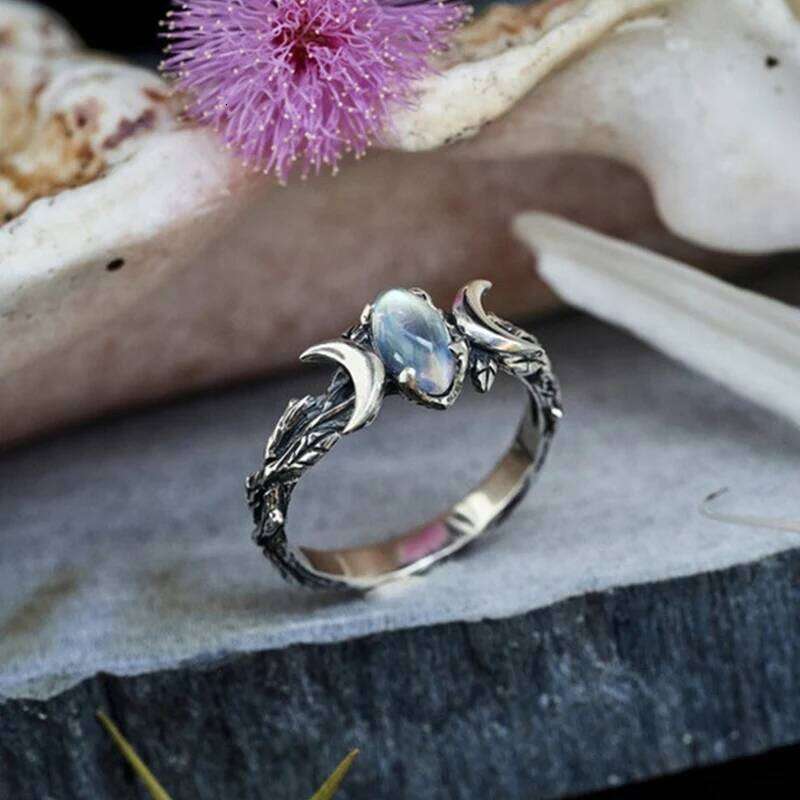 New Ethnic Style Moonstone for Woman Bohemian Retro Crescent Ring Simple Female Engagement Jewelry Wedding Wholesale