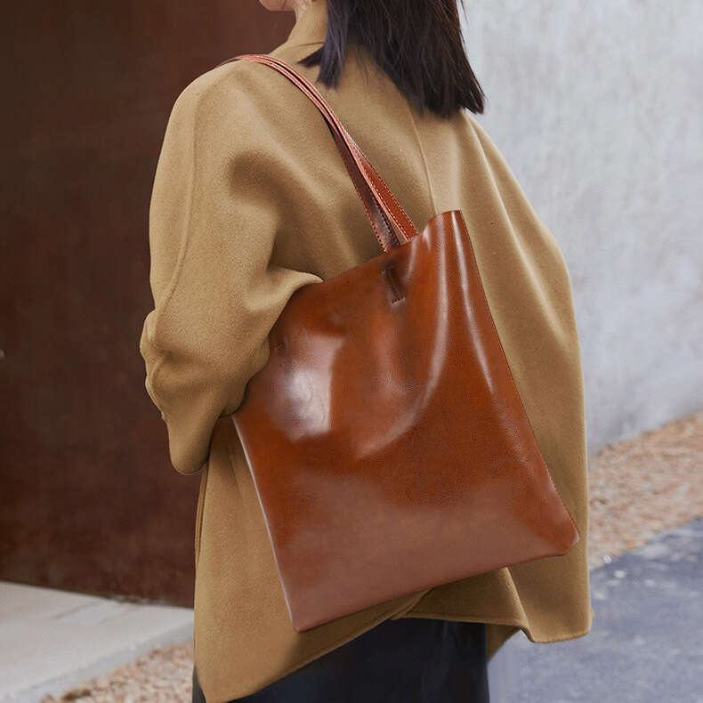 designer bag Luxury bag Large Capacity Oil Wax Cowhide Vertical Shoulder Tote Bag Genuine Leather Versatile High-end Handheld Briefcase for Women