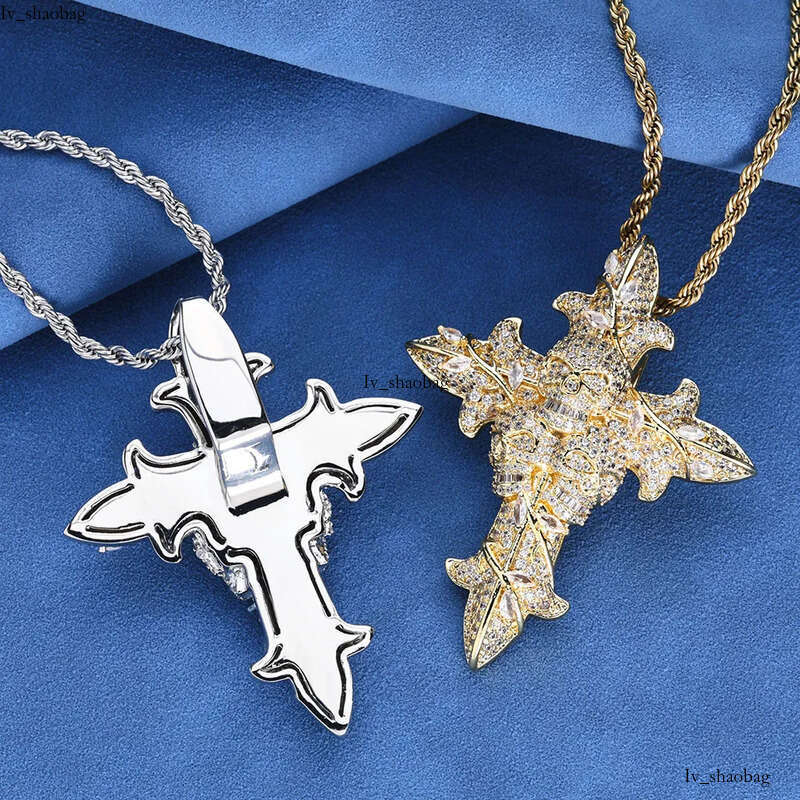 Factory wholesale new Hip hop skull cross pendant S sier moissanite mens necklace accessory