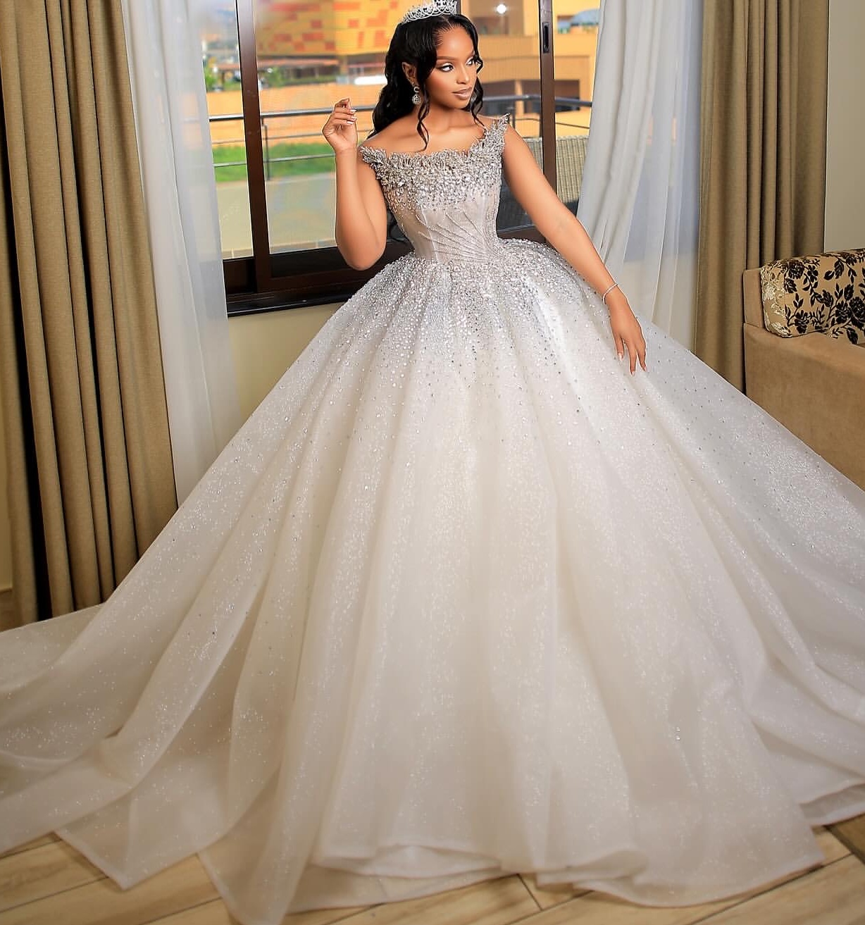 2025 Aso Ebi Plus Size Ivory Ball Gown Wedding Dress Crystals Beaded Strapless Sequined Tulle Bridal Gowns Dresses robe de mariee ZHJ045