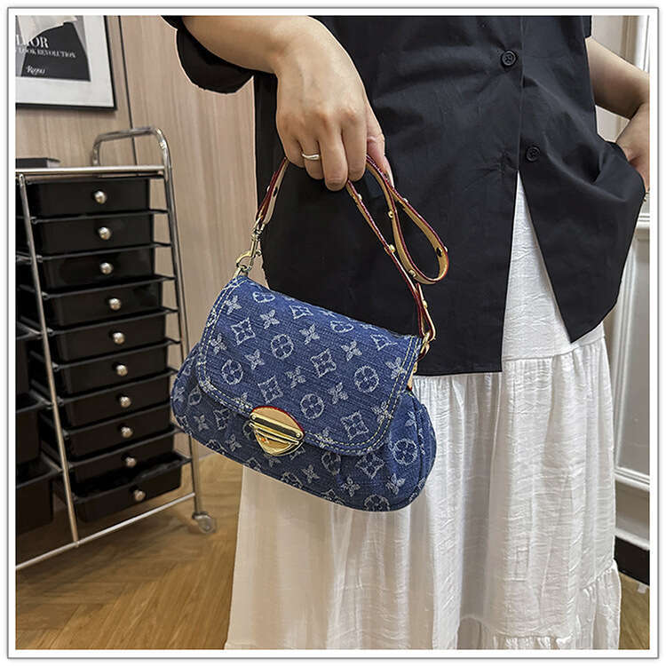 New Womens Designer Bags Denim Fabric Vintage Underarm Large Capacity Lock Buckle Single Shoulder Crossbody Fashion Women's Bag