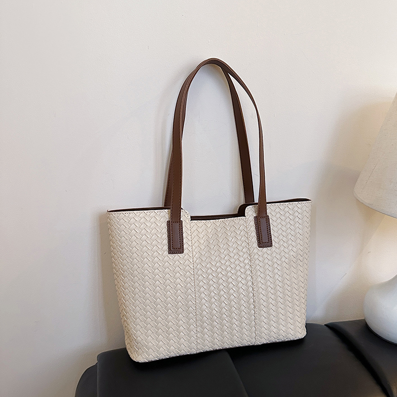 2025 new popular women's casual simple shoulder bag, niche fashion elegant daily work commuting versatile luxury durable multifunctional handbag