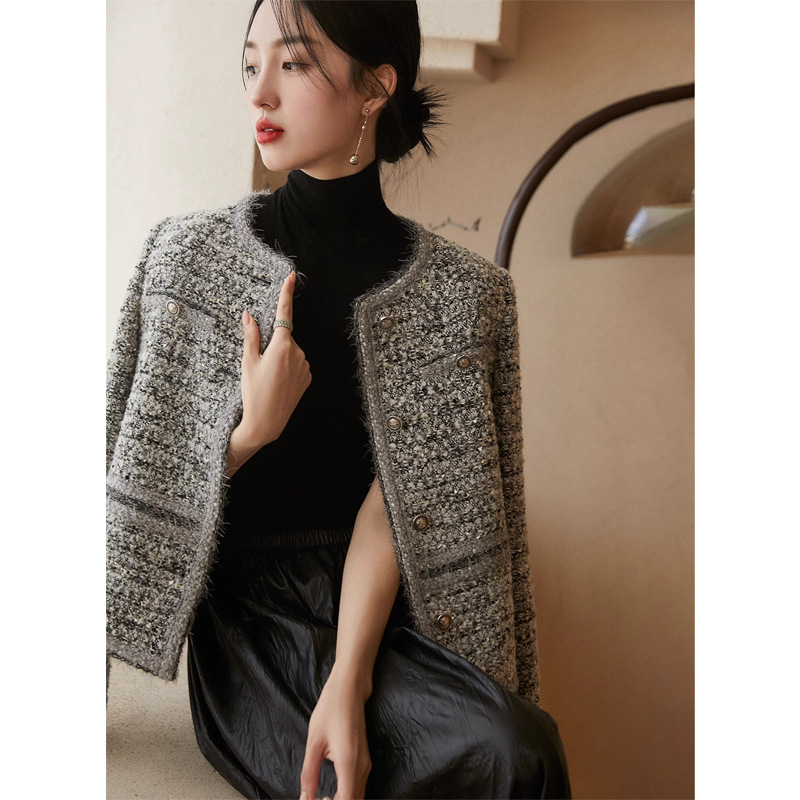 2025 Autumn/Winter Coarse Wool Short Coat for Ice and Snow Enthusiasts High Luxury Thick Knitted Coarse Wool Short Round Neck Women's New Designe