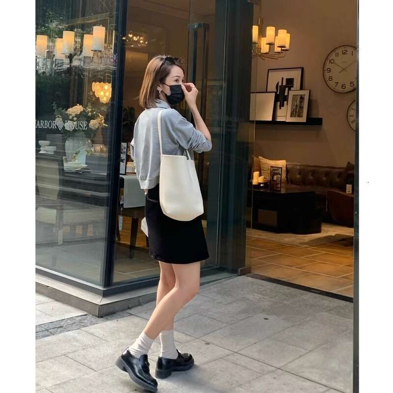 designer bag Luxury bag Genuine Leather Large Capacity Bucket New Trend Popular Top Layer Cowhide Niche Single Shoulder Commuter Bag for Women