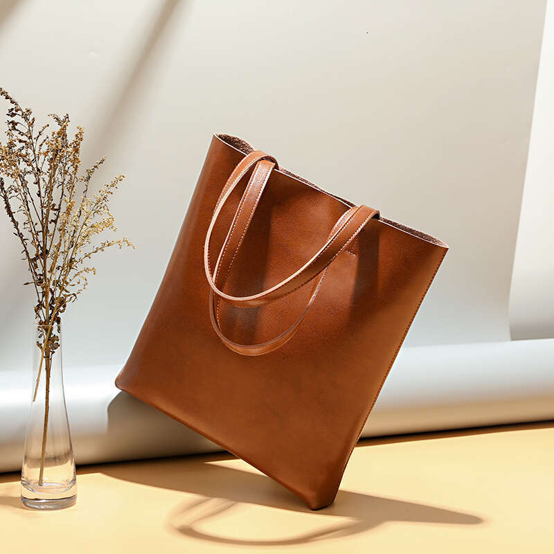 designer bag Luxury bag Large Capacity Oil Wax Cowhide Vertical Shoulder Tote Bag Genuine Leather Versatile High-end Handheld Briefcase for Women