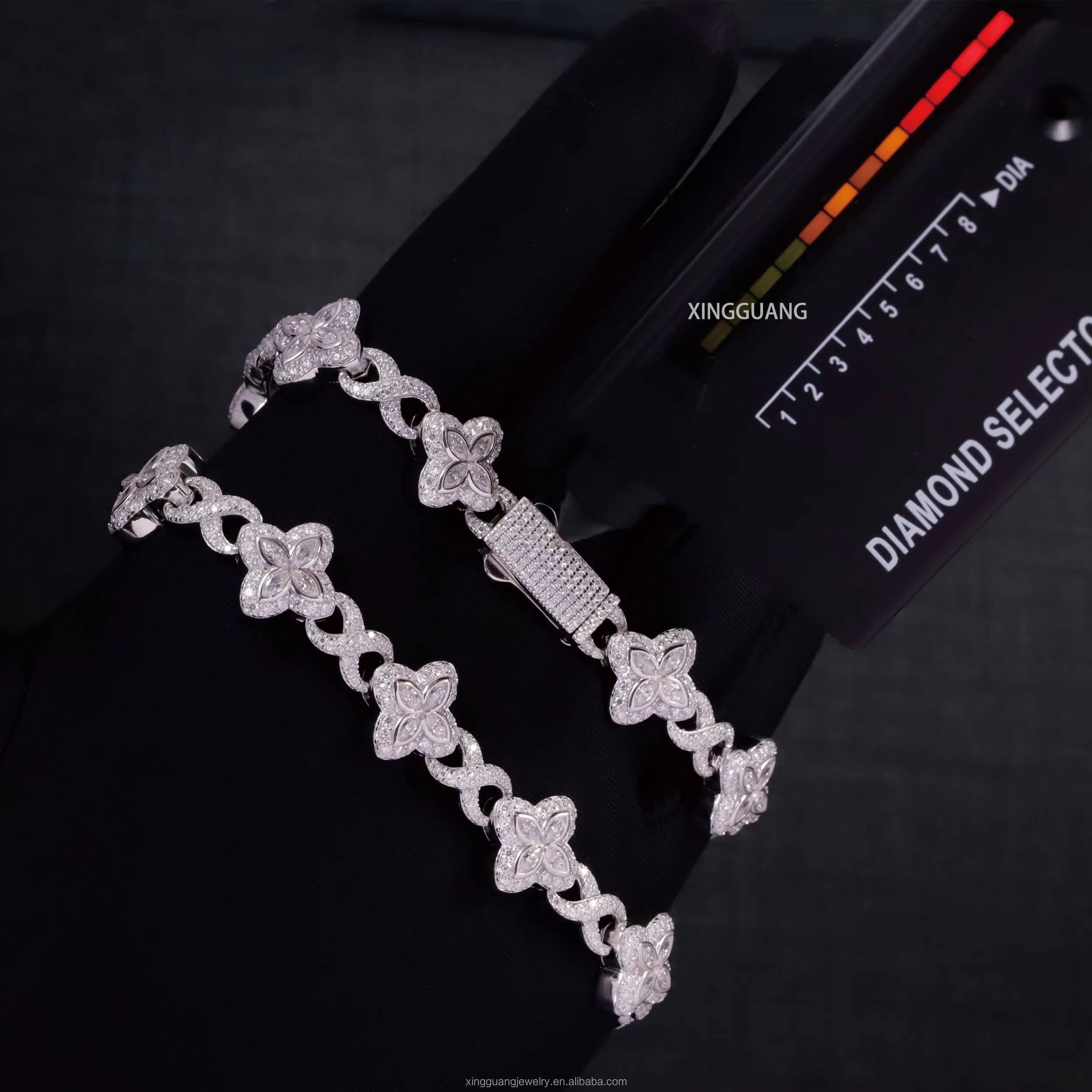 Yy Popular Four Leaf Clover Design Iced Vvs Moissanite Infinity Cuban Link Bracelet for MenWomen Hip Hop Jewelry
