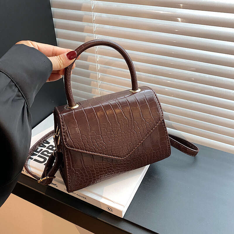 Women's 2025 New Crossbody Niche Handbag Small Square Elegant Versatile Fashion Single Shoulder Crocodile Pattern Baguette Bag
