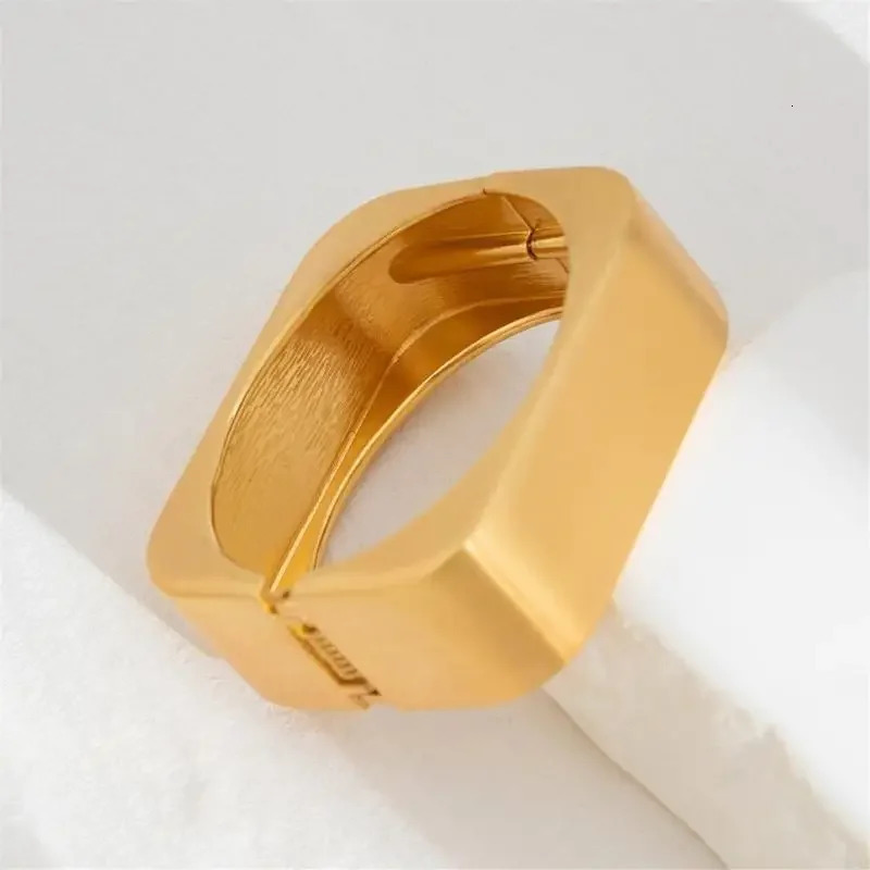 Polished Gold or Silver Tone Wide Bangle Geometric Lightweight Cuff Bracelet For Fashion Forward Women H8WF 250930