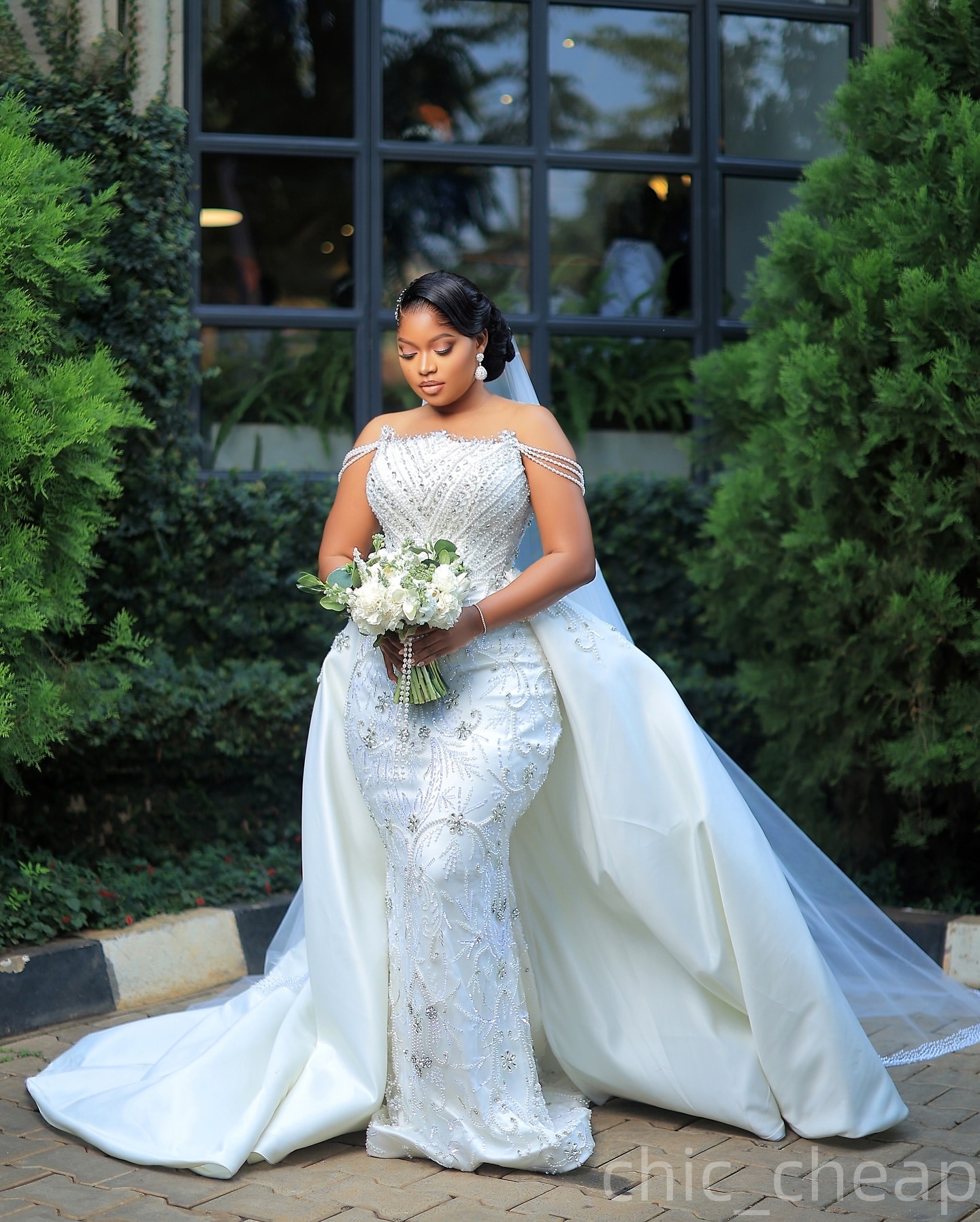 2025 Aso Ebi Plus Size Ivory Mermaid Wedding Dress Beaded Crystals Lace Detachable Train Satin Sparkly Bridal Gowns Dresses robe de mariee ZHJ044
