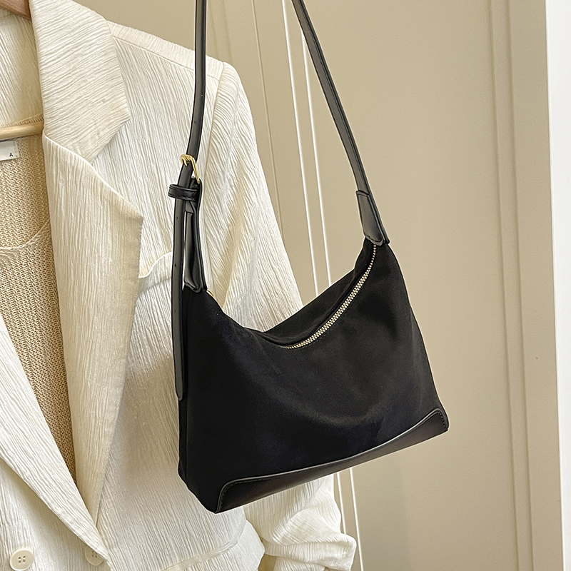 Leisure and minimalist shoulder bag 2025 new model for women, niche fashion, suitable for work, commuting, versatile, durable, multi-functional, light