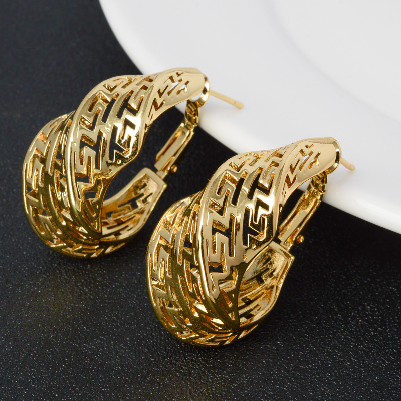 Jewelry Exquisite Irregular Hollow-out Luxury Creative Geometric Texture Earrings and Necklace Set, a Stylish and Individual Jewelry Collection